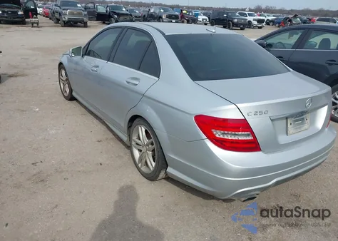 2012 Mercedes-Benz C 250 Sport из США, поврежденный, VIN WDDGF4HB1CA665150